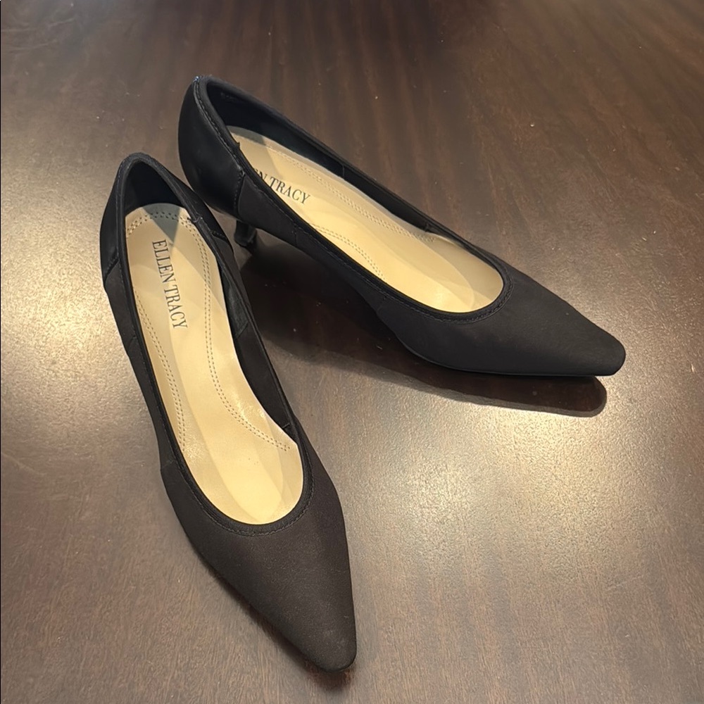 Ellen Tracy Pumps